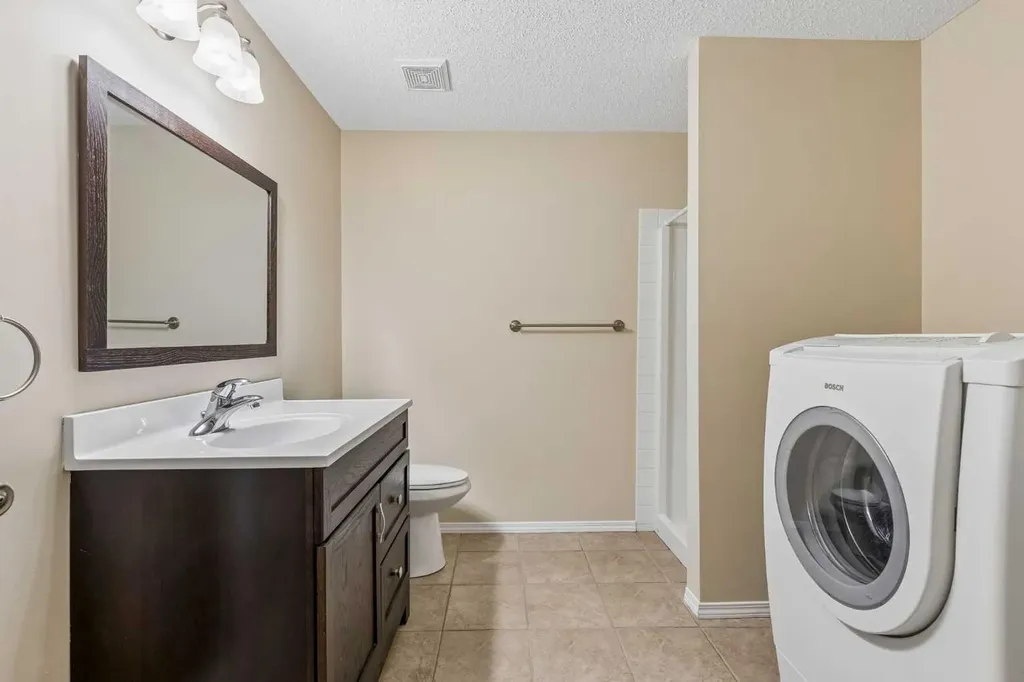 105 Drake Landing Common Okotoks AB T1S 0C9