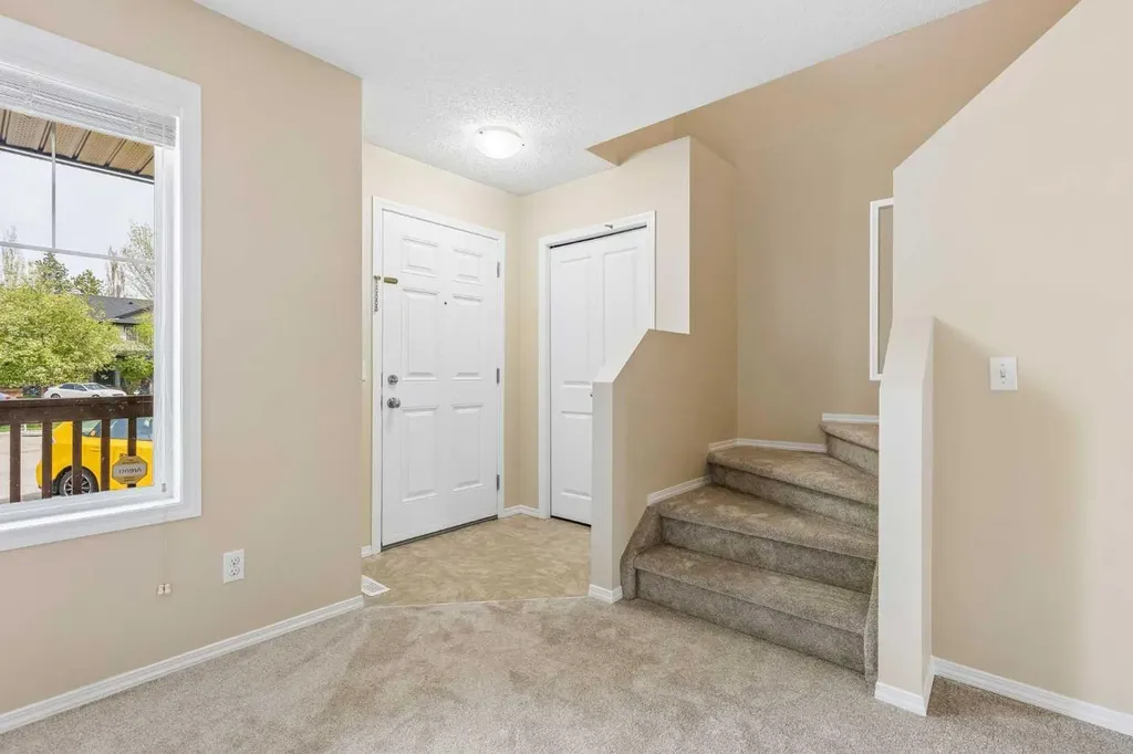 105 Drake Landing Common Okotoks AB T1S 0C9