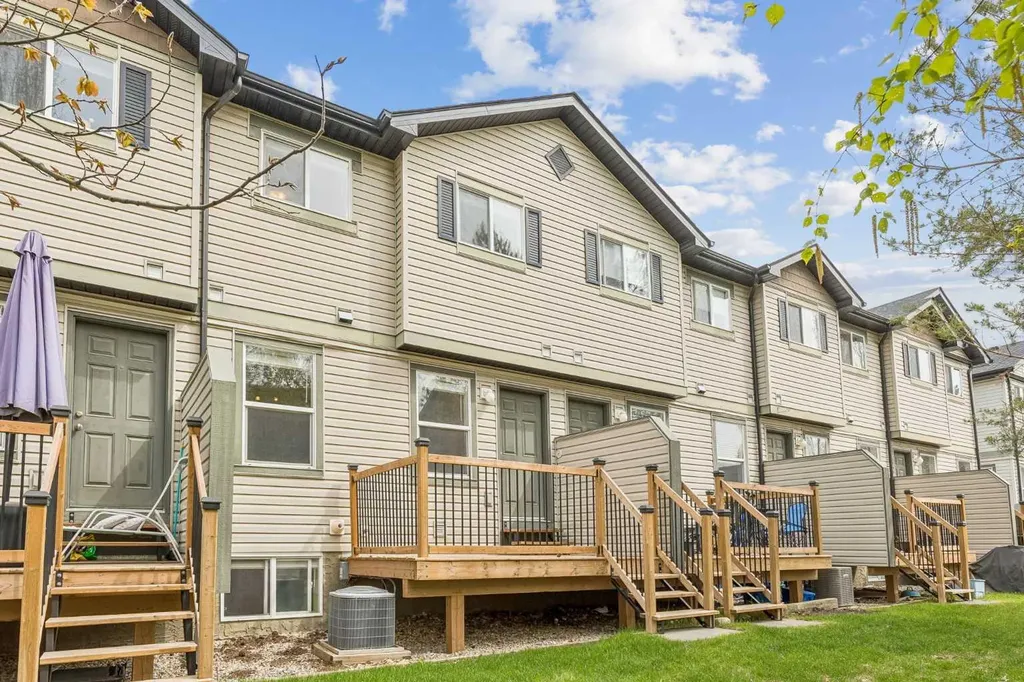 105 Drake Landing Common Okotoks AB T1S 0C9