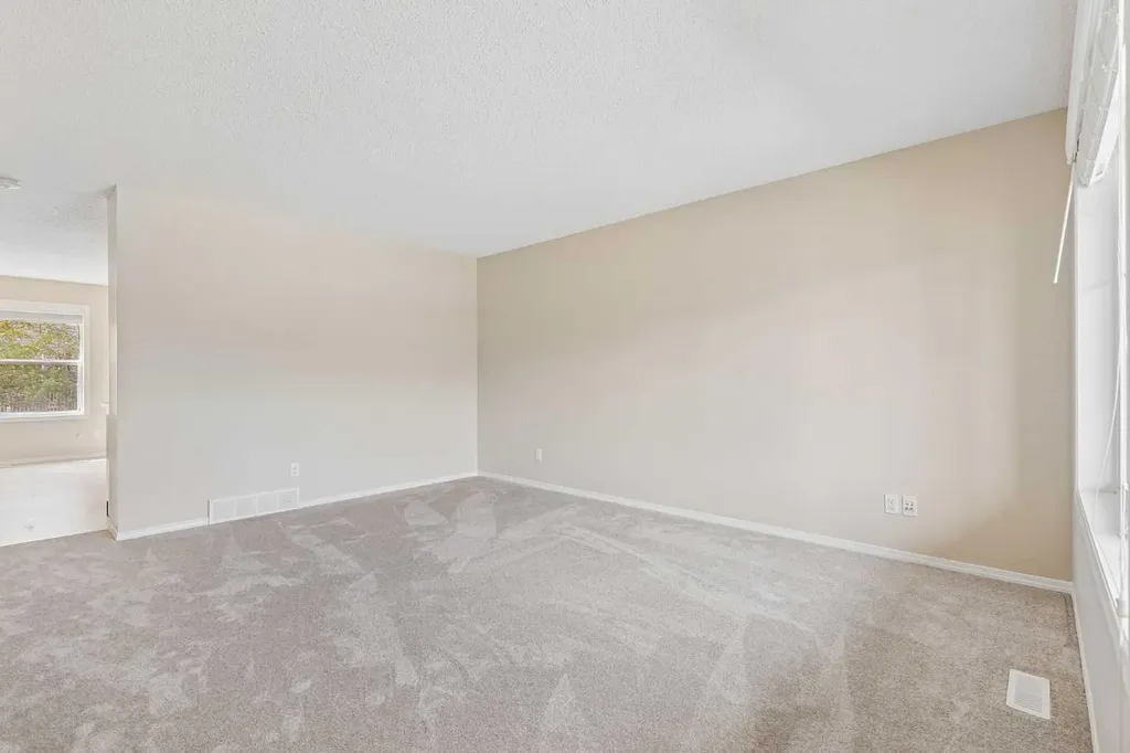 105 Drake Landing Common Okotoks AB T1S 0C9