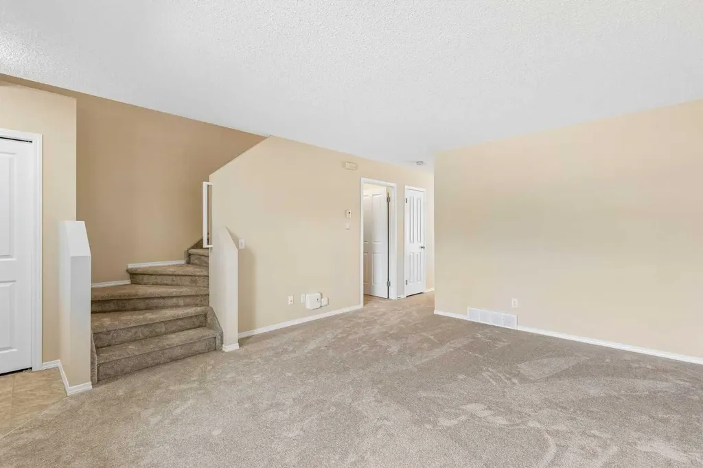105 Drake Landing Common Okotoks AB T1S 0C9