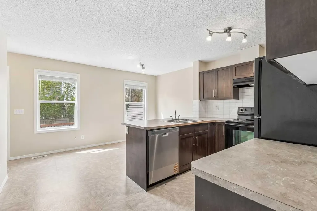 105 Drake Landing Common Okotoks AB T1S 0C9