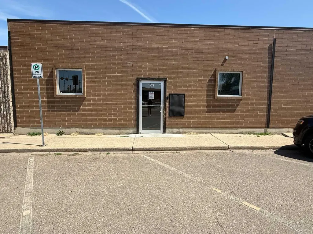 1577 Dunmore Road SE Medicine Hat AB T1A1Z8