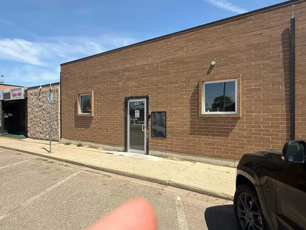 1577 Dunmore Road SE Medicine Hat AB T1A1Z8