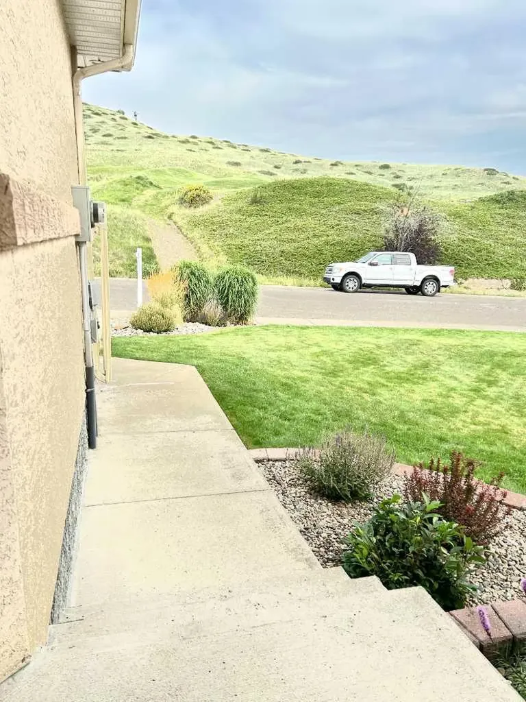 410 Canyon Boulevard W Lethbridge AB T1K 6V2