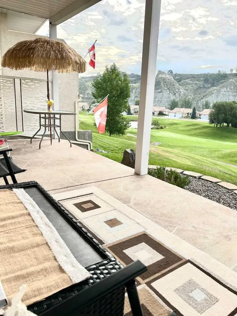 410 Canyon Boulevard W Lethbridge AB T1K 6V2