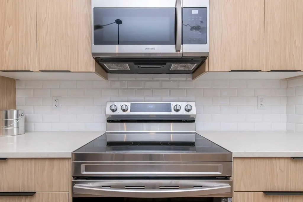 19489 Main Street SE Calgary AB T3M 3J3