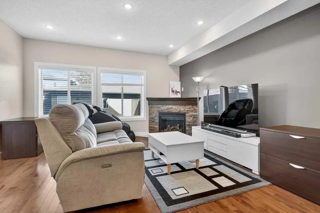 7104 36 Avenue NW Calgary AB T3B 1T8