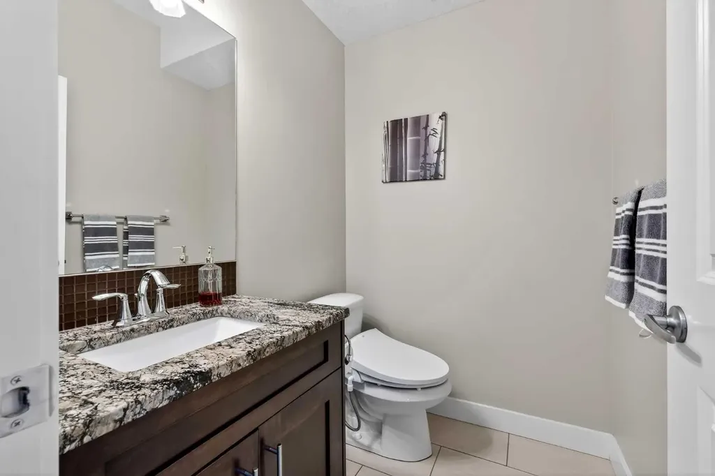 7104 36 Avenue NW Calgary AB T3B 1T8