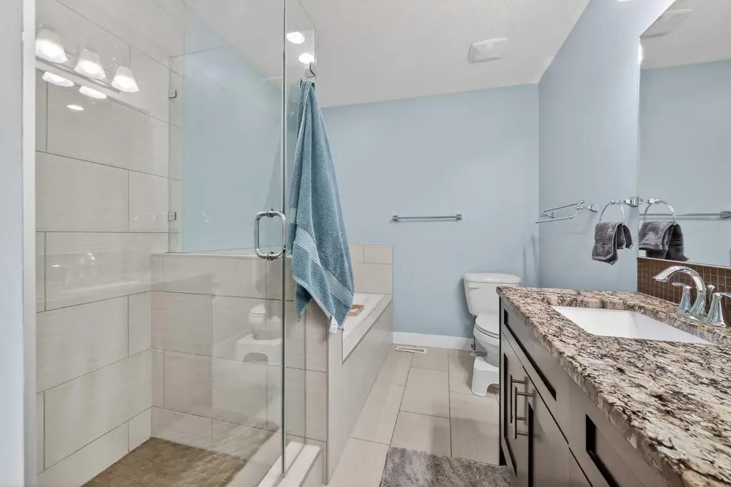 7104 36 Avenue NW Calgary AB T3B 1T8