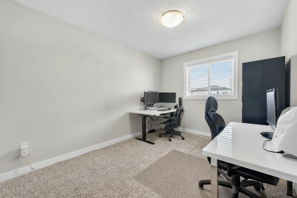 7104 36 Avenue NW Calgary AB T3B 1T8