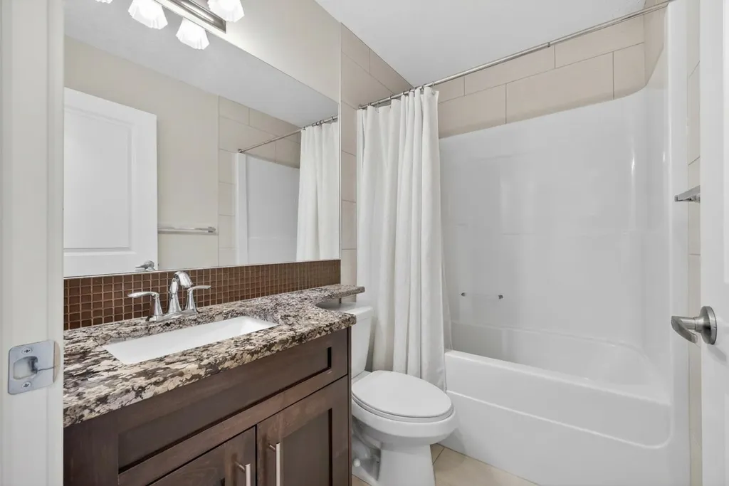 7104 36 Avenue NW Calgary AB T3B 1T8