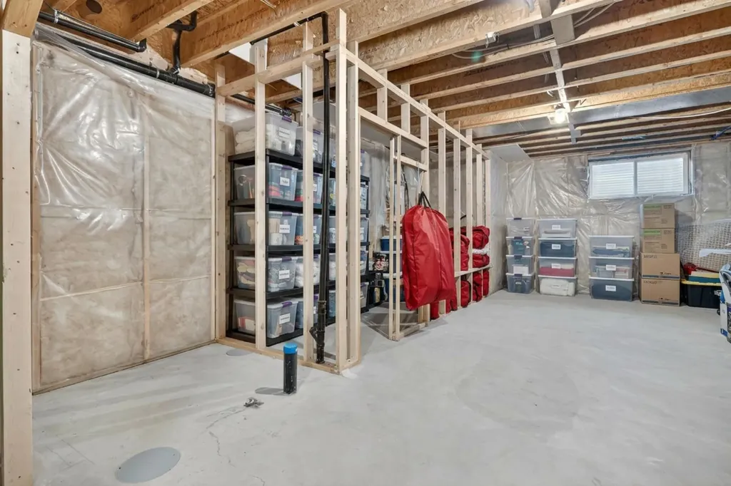 7104 36 Avenue NW Calgary AB T3B 1T8