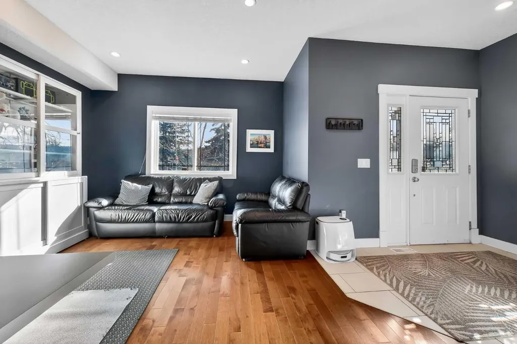 7104 36 Avenue NW Calgary AB T3B 1T8