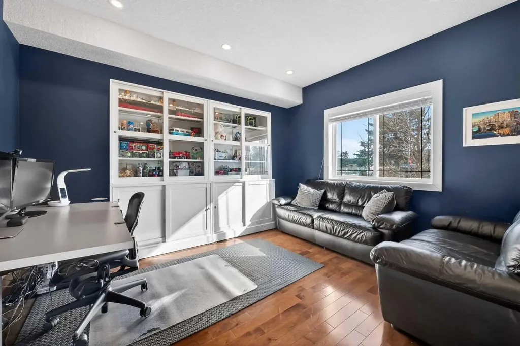 7104 36 Avenue NW Calgary AB T3B 1T8