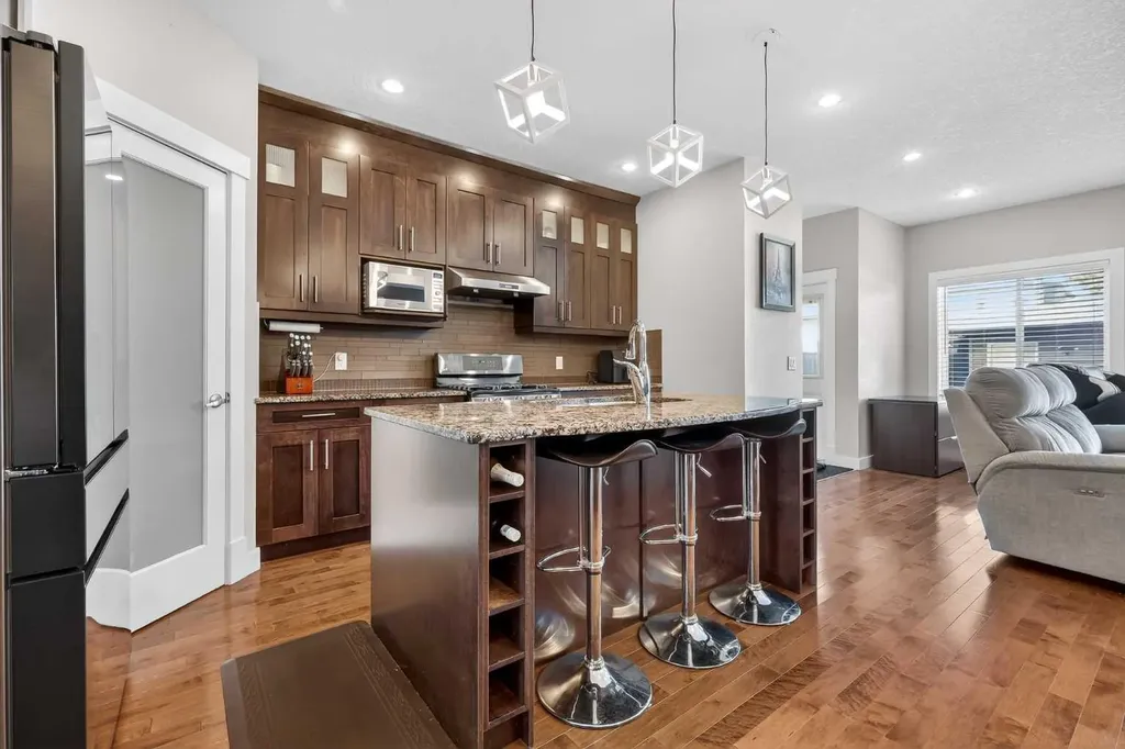 7104 36 Avenue NW Calgary AB T3B 1T8