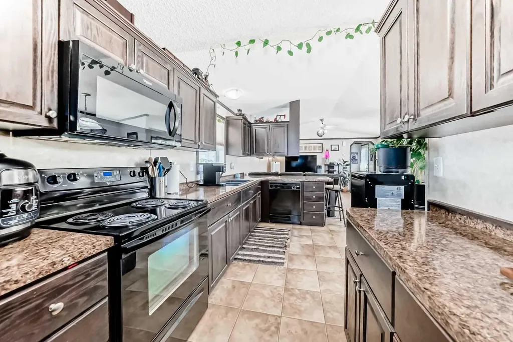 76 Westwood Court Innisfail AB T4G 1S2