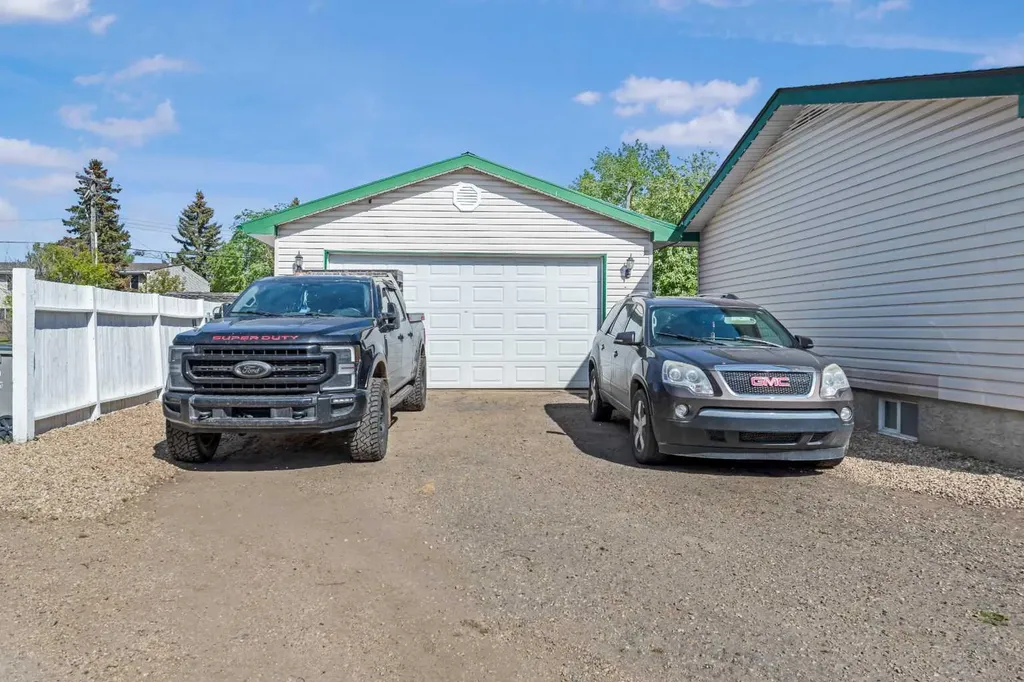 9811 95 Street Grande Prairie AB T8V 1Z3