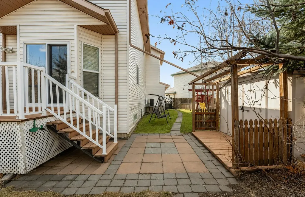 1406 High Country Drive NW High River AB T1V 1Y9