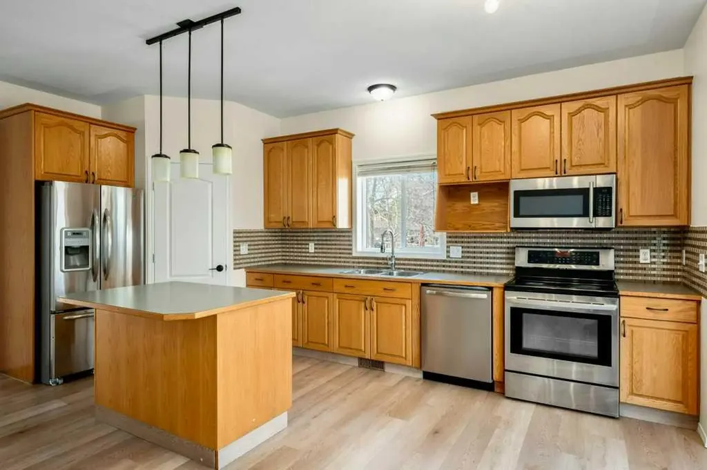 1406 High Country Drive NW High River AB T1V 1Y9