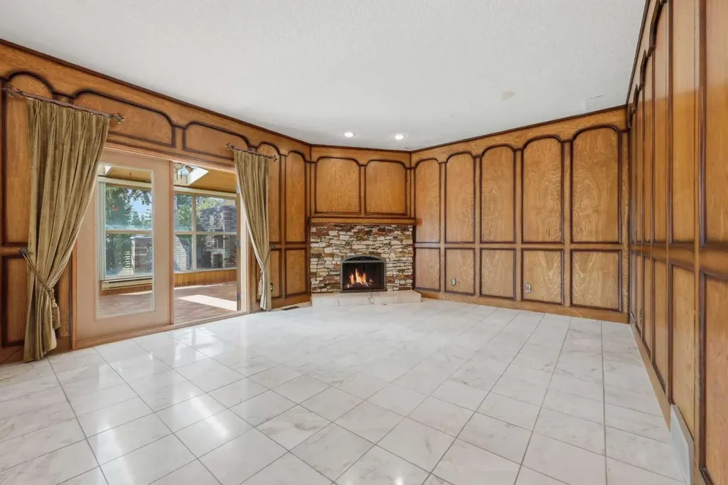 480 Berkley Crescent NW Calgary AB T3K1A8