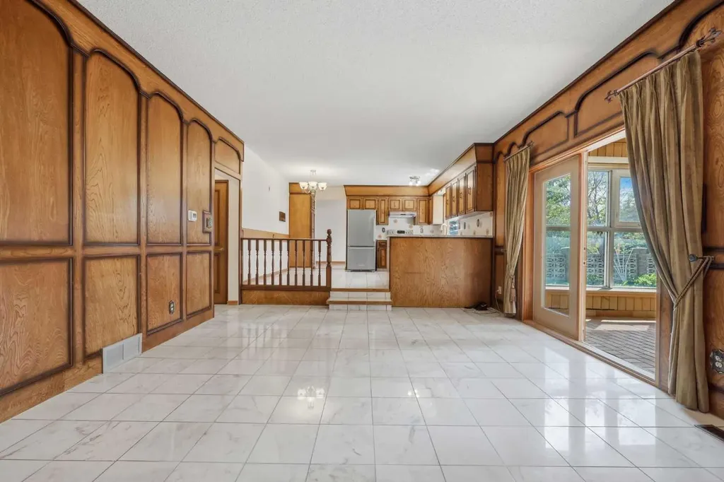 480 Berkley Crescent NW Calgary AB T3K1A8
