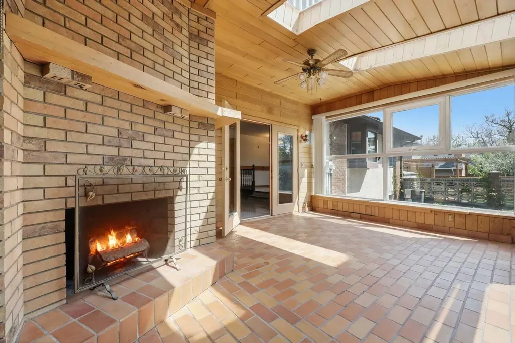 480 Berkley Crescent NW Calgary AB T3K1A8