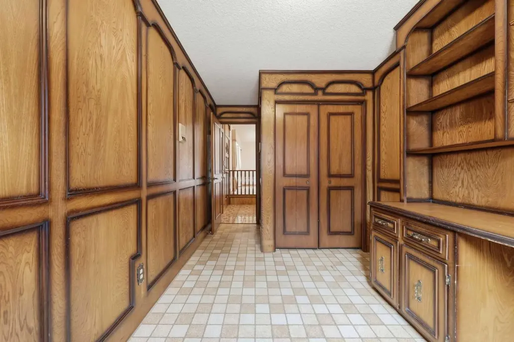 480 Berkley Crescent NW Calgary AB T3K1A8