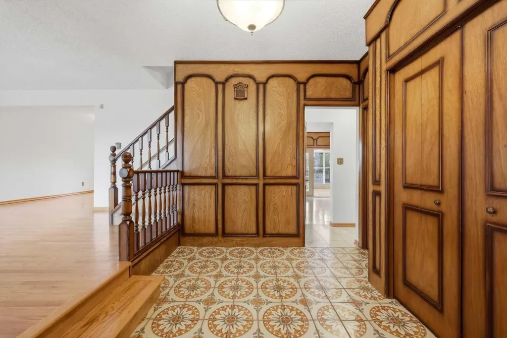 480 Berkley Crescent NW Calgary AB T3K1A8