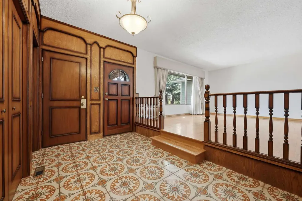 480 Berkley Crescent NW Calgary AB T3K1A8