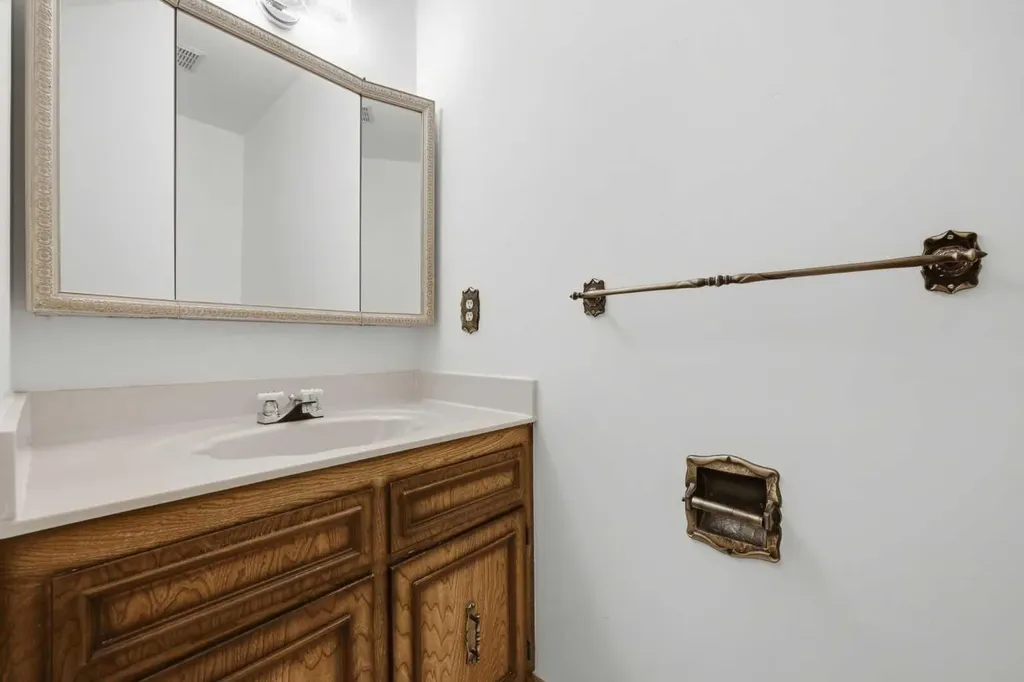480 Berkley Crescent NW Calgary AB T3K1A8