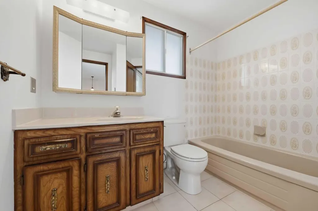 480 Berkley Crescent NW Calgary AB T3K1A8