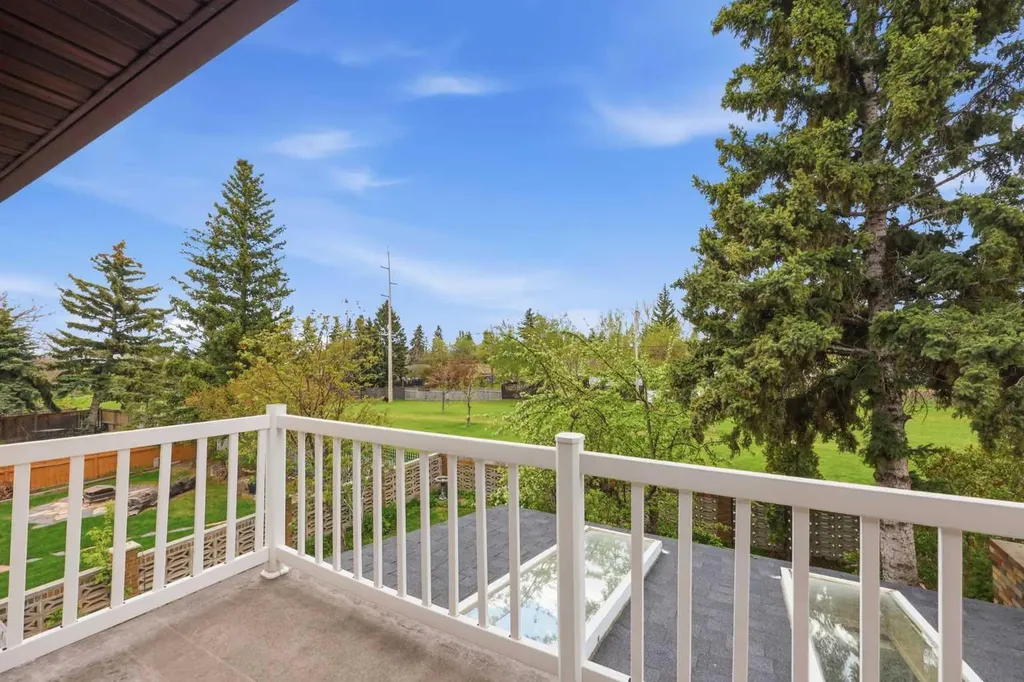 480 Berkley Crescent NW Calgary AB T3K1A8
