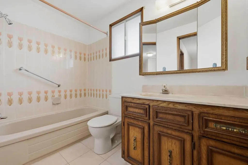 480 Berkley Crescent NW Calgary AB T3K1A8
