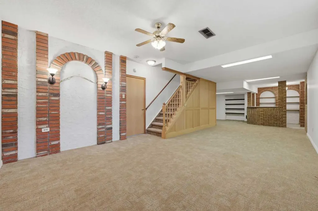 480 Berkley Crescent NW Calgary AB T3K1A8