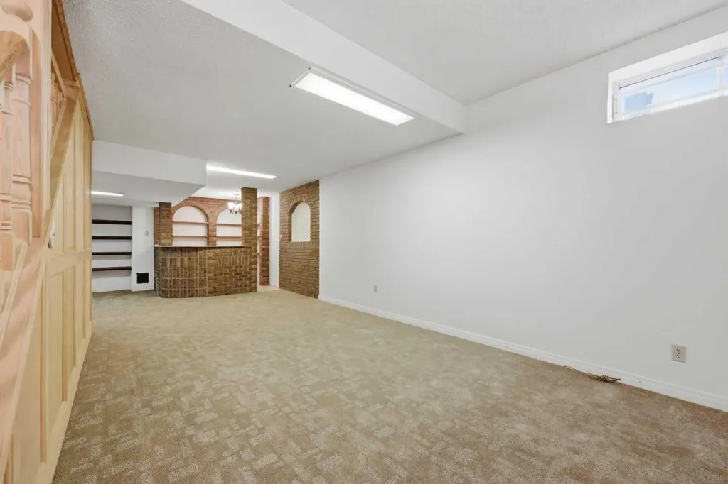 480 Berkley Crescent NW Calgary AB T3K1A8