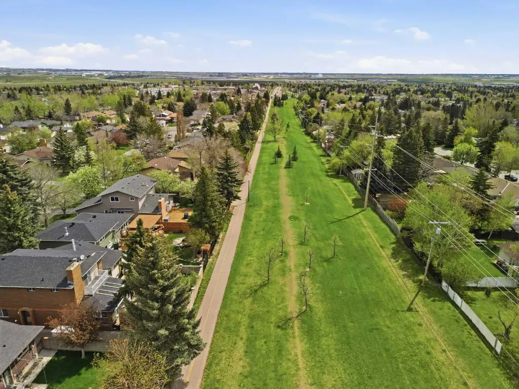 480 Berkley Crescent NW Calgary AB T3K1A8