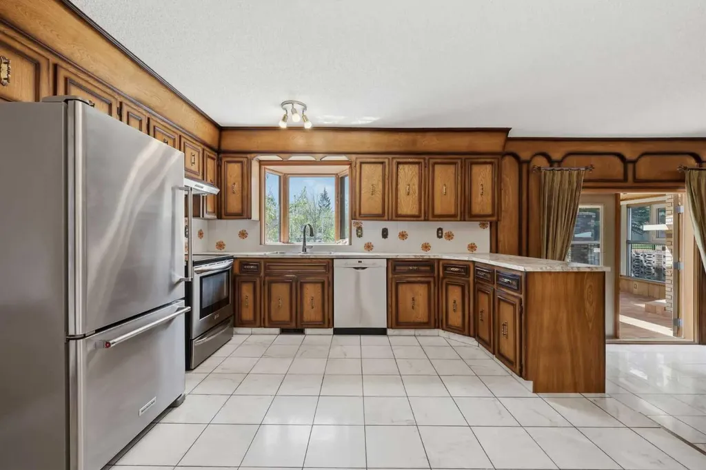 480 Berkley Crescent NW Calgary AB T3K1A8