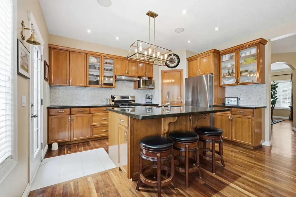 14 Somme Boulevard SW Calgary AB T2T 6K6