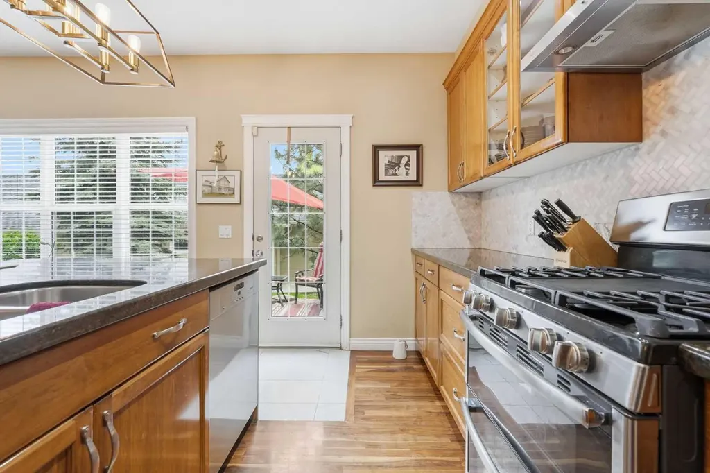 14 Somme Boulevard SW Calgary AB T2T 6K6