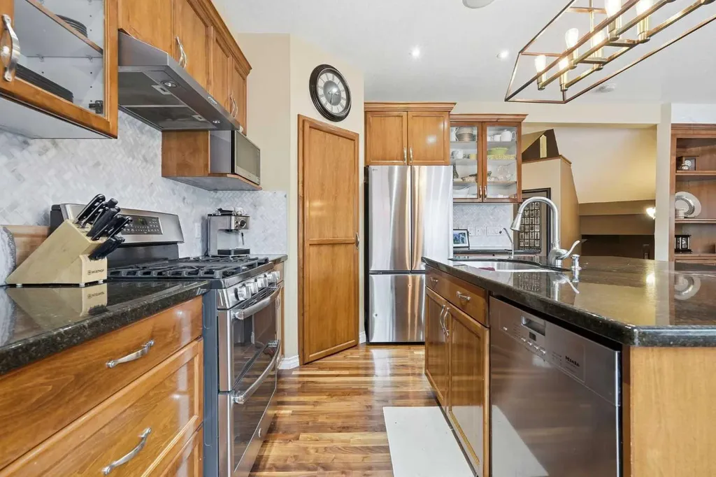 14 Somme Boulevard SW Calgary AB T2T 6K6