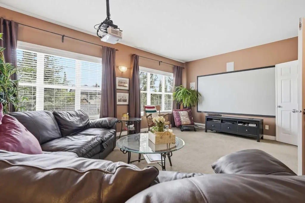 14 Somme Boulevard SW Calgary AB T2T 6K6