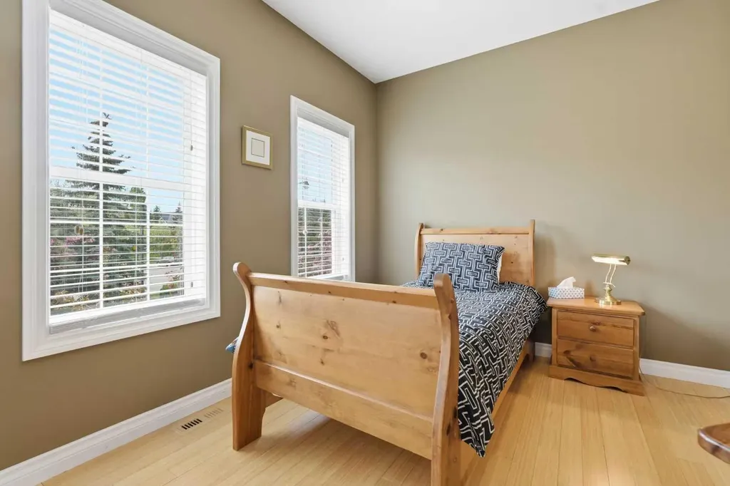 14 Somme Boulevard SW Calgary AB T2T 6K6