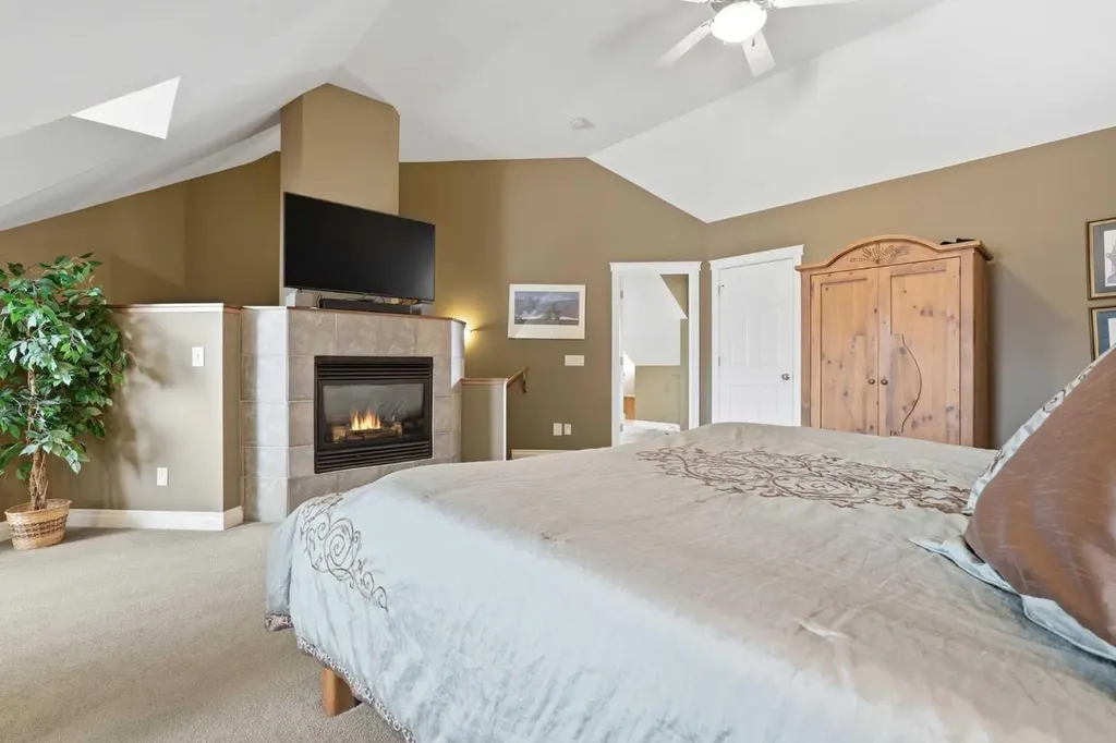 14 Somme Boulevard SW Calgary AB T2T 6K6