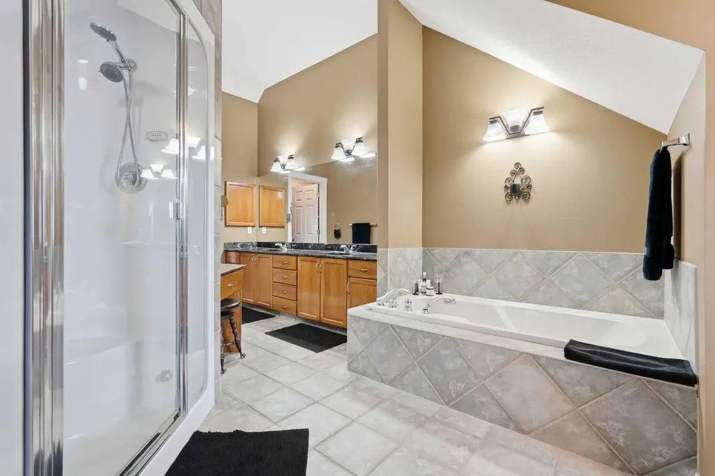14 Somme Boulevard SW Calgary AB T2T 6K6