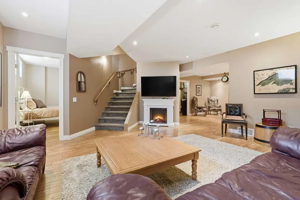 14 Somme Boulevard SW Calgary AB T2T 6K6