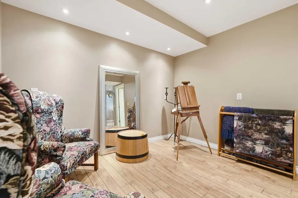 14 Somme Boulevard SW Calgary AB T2T 6K6