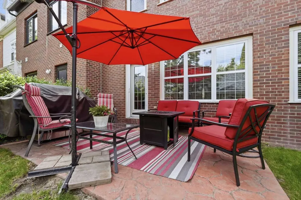 14 Somme Boulevard SW Calgary AB T2T 6K6