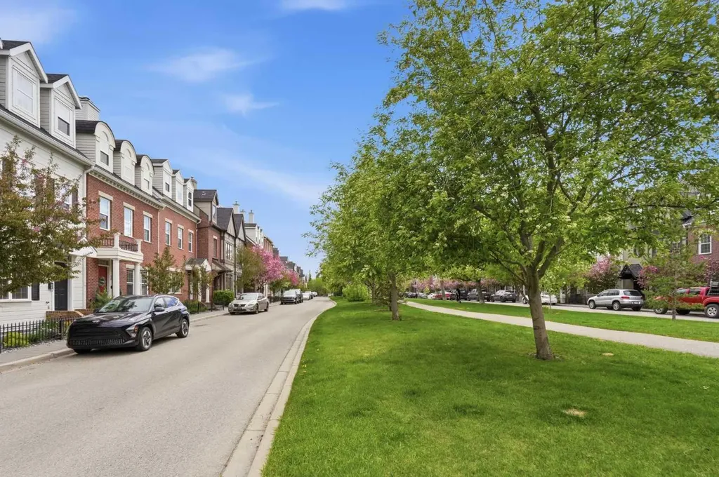 14 Somme Boulevard SW Calgary AB T2T 6K6