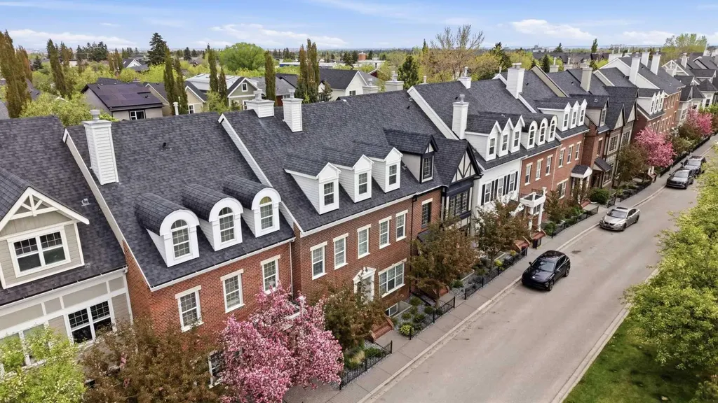 14 Somme Boulevard SW Calgary AB T2T 6K6